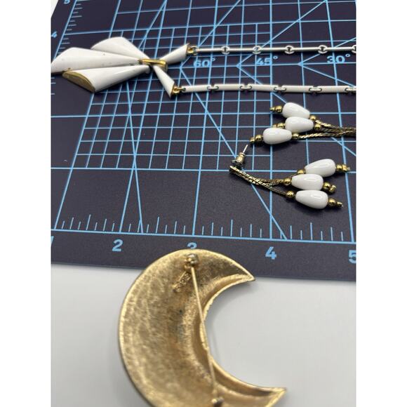 Vintage Trifari Enamel Necklace SA Crescent Brooch Earrings READ J2-3030 - Picture 7 of 10